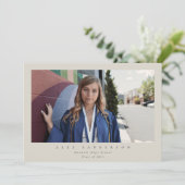 ベージュシンプルモダン写真独身の卒業 案内状 (スタンド正面)