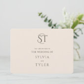 ベージュタイポグラフィクレストモノグラム結婚ズ 招待状 (スタンド正面)