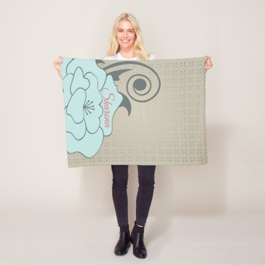 ベージュダマスクと青い花 フリースブランケット (インサイチュ)