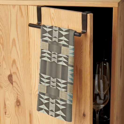 ベージュティール（緑がかった色）ブルーグリーンチューペブラウントライバルパターン キッチンタオル (三つ折り)