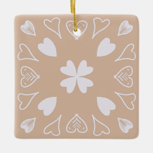ベージュハートフォークアートパターンクリスマスツリー セラミックオーナメント (正面)