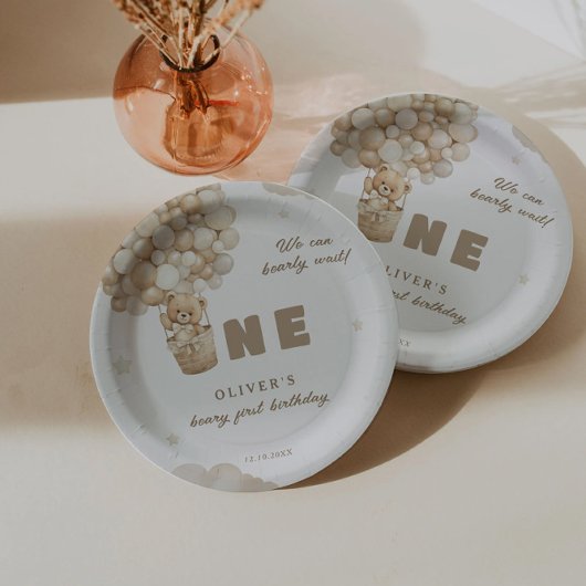 ベージュバルーンを楽しく待つことができる1st誕生日 ペーパープレート
