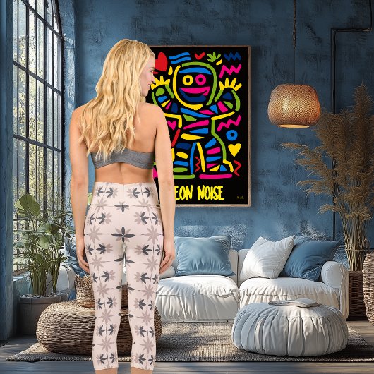 ベージュフローラスターパターカスタム:文字とロゴ。 カプリレギンス