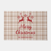 ベージュプライド赤い鹿メリークリスマス名前をカスタムする ドアマット (正面)