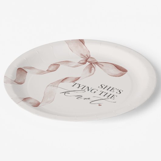 ベージュボウタイイングザノットブライダルシャワーデコール ペーパープレート (アングル)