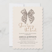ベージュボウ彼女は結び目ブライダルシャワー 招待状 (正面)