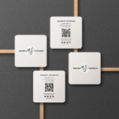 ベージュミニマルプロフェッショナルスキャナブルQRコード スクエア名刺