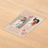 ベージュモダンピンクバタフライ写真卒業パーティー アクリル招待状 (レイダウン)