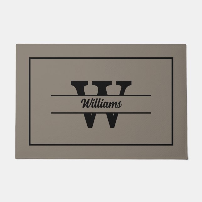 ベージュモノグラムパーソナライズされたファミリー名 ドアマット (正面)