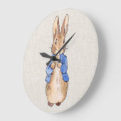 ベージュリネン背景付きピーター ラージ壁時計 (傾斜)