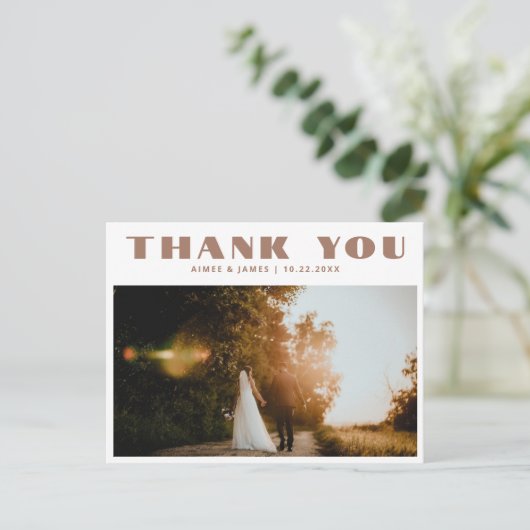 ベージュレトロタイポグラフィ2結婚写真サンキュー ポストカード (スタンド正面)