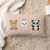ベージュ地に描かれた3匹のかわいいクマのキャラクター ランバークッション (ブランケット)