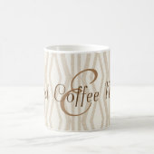 ベージュ幾何学的なパターンモノグラムのよいコーヒー・マグ コーヒーマグカップ (中央)