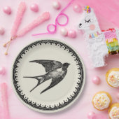 ベージュ背景の飛んでいるで旧式なつばめの鳥 ペーパープレート (パーティー)