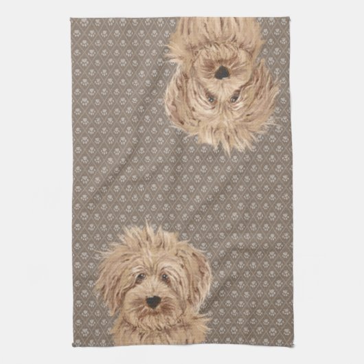 ベージュ色を絵を描く美しいLabradoodle愛犬の足 キッチンタオル (縦)