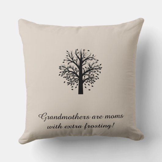 ベージュ色、8つの名前及び日付に黒い祖母の木 クッション (裏面)