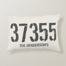 ベージュ郵便番号ファミリ名のカスタム アクセントクッション