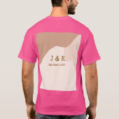 ベージュ ボホ カーブ オレンジ ウェディング 名前 日付 Tシャツ (裏面)