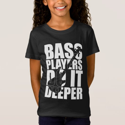 ベースの選手が深く行う Tシャツ (正面)