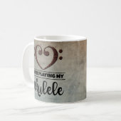 ベースクレフ、 音符記号ハートヴィンテージシートミュージックウクレレ コーヒーマグカップ (正面左)