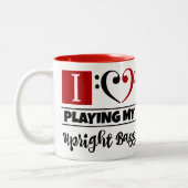 ベースクレフ、 音符記号ハート私の遊アップライトベースが大好き ツートーンマグカップ (左)