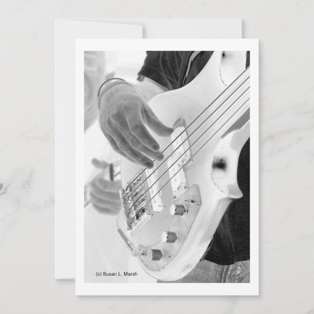 ベースプレーヤー、ベースと手、負の画像 (正面)