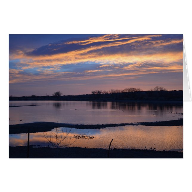 ベースライン貯蔵所の日の出 (正面横)