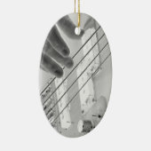 ベース奏者、低音および手の否定的なイメージ セラミックオーナメント (右)