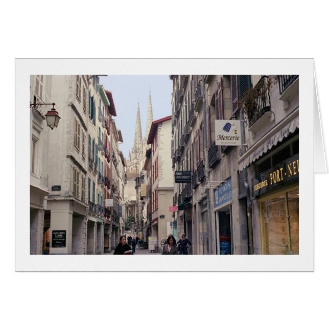 ベーヨン、フランス (正面横)