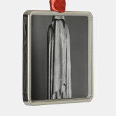 ベールで覆われた哀悼者 メタルオーナメント (右)