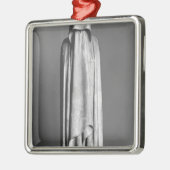 ベールで覆われた哀悼者 メタルオーナメント (左)