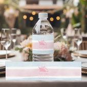 ベールの前のピンク色の最終セイルバチェロレッテ ペットボトルラベル