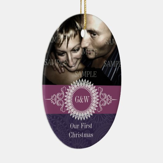 ペイズリーのモノグラムの初めてのクリスマスのオーナメント セラミックオーナメント (右)