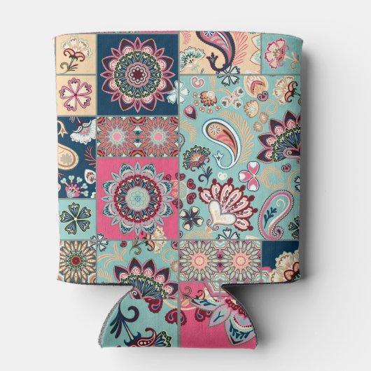 ペイズリーの花、パッチワークの背景、ヴィンテージ。 缶クーラー (裏面)