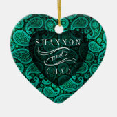 ペイズリーデラックスシアーハート初めてのクリスマス|ティール（緑がかった色） セラミックオーナメント (正面)