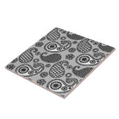 ペイズリーパターン、グレーの色合い、白黒 タイル (側面)