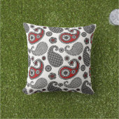 ペイズリーパターン、黒、白、赤 アウトドアクッション (芝生)