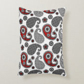 ペイズリーパターン、黒、白、赤 アクセントクッション (正面(垂直))