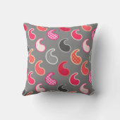 ペイズリーモダンパターン,サンゴ,灰色のピンク クッション (裏面)