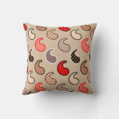 ペイズリーモダンパターン、ベージュ、赤、グレー、コーラル クッション (裏面)