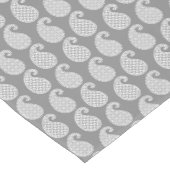 ペイズリー柄、シルバーグレー/グレーと白 ショートテーブルランナー (コーナー)