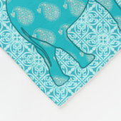 ペイズリー象 – ターコイズとアクア フリースブランケット (角)