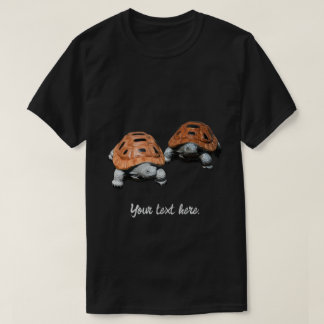 ペイントされた箱龜2匹のカスタムTシャツ Tシャツ