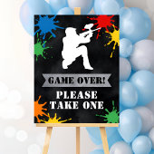 ペイントボール誕生日10代の（ばちゃばちゃ）跳ねるボーイズ好意サイン ポスター