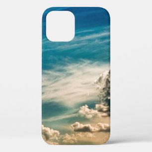 ペイントリー空。雲のある美しい劇的な空 iPhone 12ケース