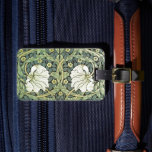 ペインネルホワイトポピースウィリアム・モリス ラゲッジタグ<br><div class="desc">英国の画家ウィリアム・モリス(1834-1896)によるヴィンテージの花のパターン、パーペンネル(1876)。緑の葉と黄色のインペネルの花を持つ白いケシ。</div>