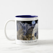 ペガソス及びワタリガラスの友人のファンタジーの芸術のマグ ツートーンマグカップ (左)