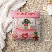 ペキゲスドッグバレンタインデーキスをするブース クッション (ブランケット)