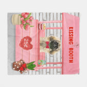 ペキゲスドッグバレンタインデーキスをするブース フリースブランケット (正面(横))