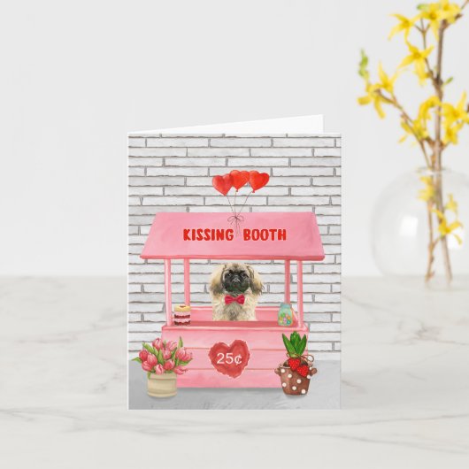 ペキニーズの犬 バレンタインデーのキッシングブース カード (黄色い花)